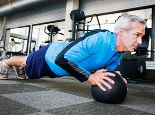 Attività fisica di un uomo a 50 anni per normalizzare la potenza